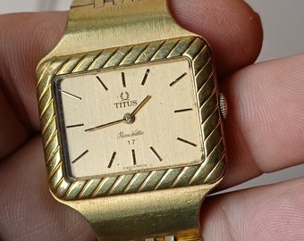 Titus wrist watch Pierre Vallee 17 Jewel Swiss 1960 7 inch band man / woman / child Working wind up