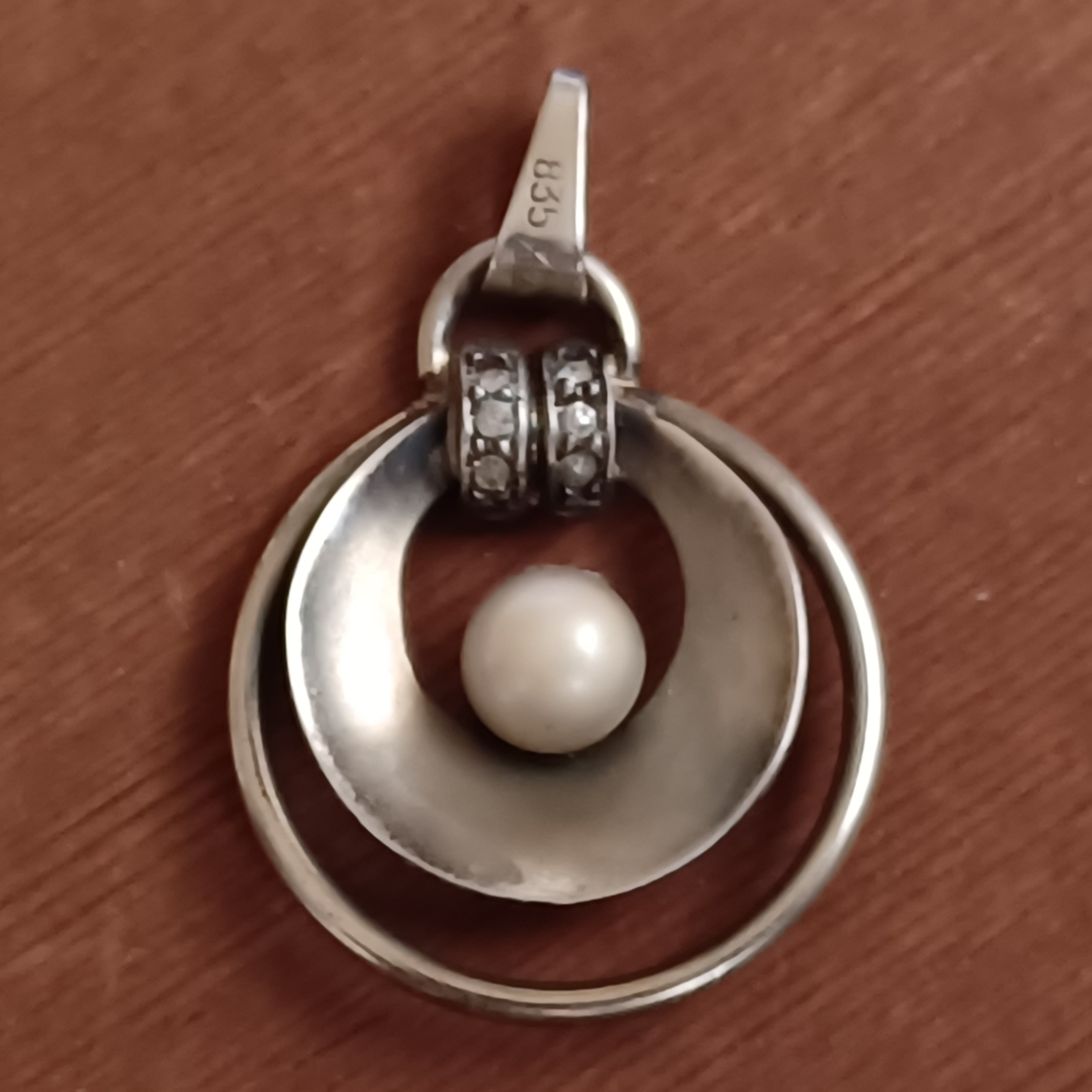 The Pearl” Vintage Louis Vuitton Necklace – Carl & Priscilla