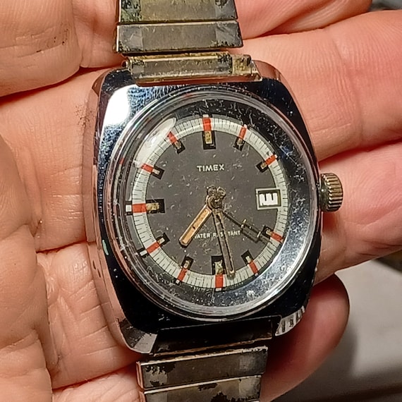 Vintage 1974 Timex Winding Water Resistant Date Men's Watch