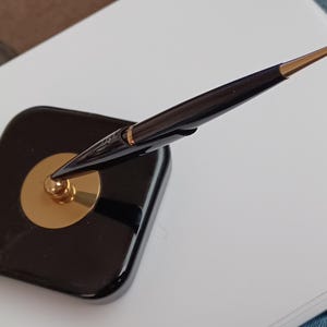 Parker 45 Fountain Pen Desk Set Pen and Magnetic Magnetix Trumpet Holder Stand Excellent Condition Jet Crystal base shows no wear or damage