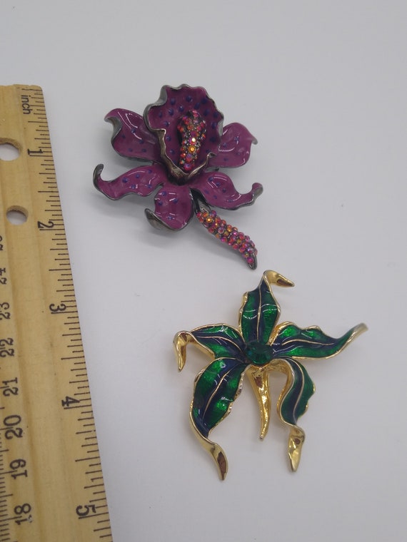 Two Vintage Enamel Flower Brooches. - image 4