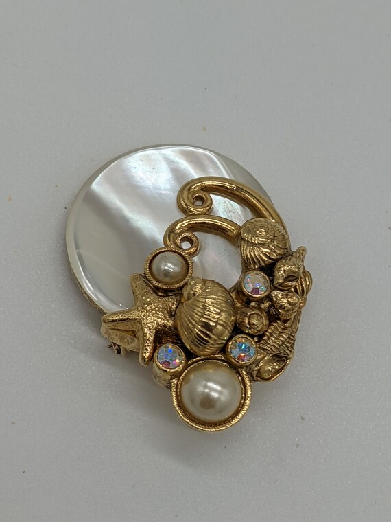 Mother of Pearl and Gold Tone Sea Shells Brooch. - image 2
