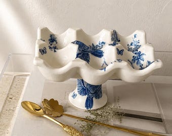 Elegante bandeja para huevos con pedestal / Bandeja floral / Decoración minimalista para el hogar / Decoración neutra para el hogar / Bandeja de yeso / Estilo rústico / Minimalista / Comedor
