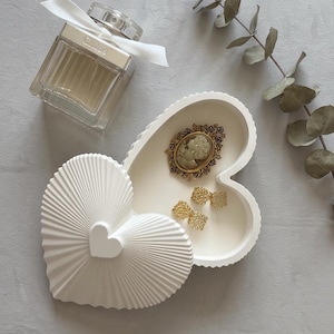 Ribbed Heart shape Storage | Jewellery Container | Pretty Heart Decor |Aesthetic Home Ornament | Gift | Natural Jesmonite Trinket |Stunning