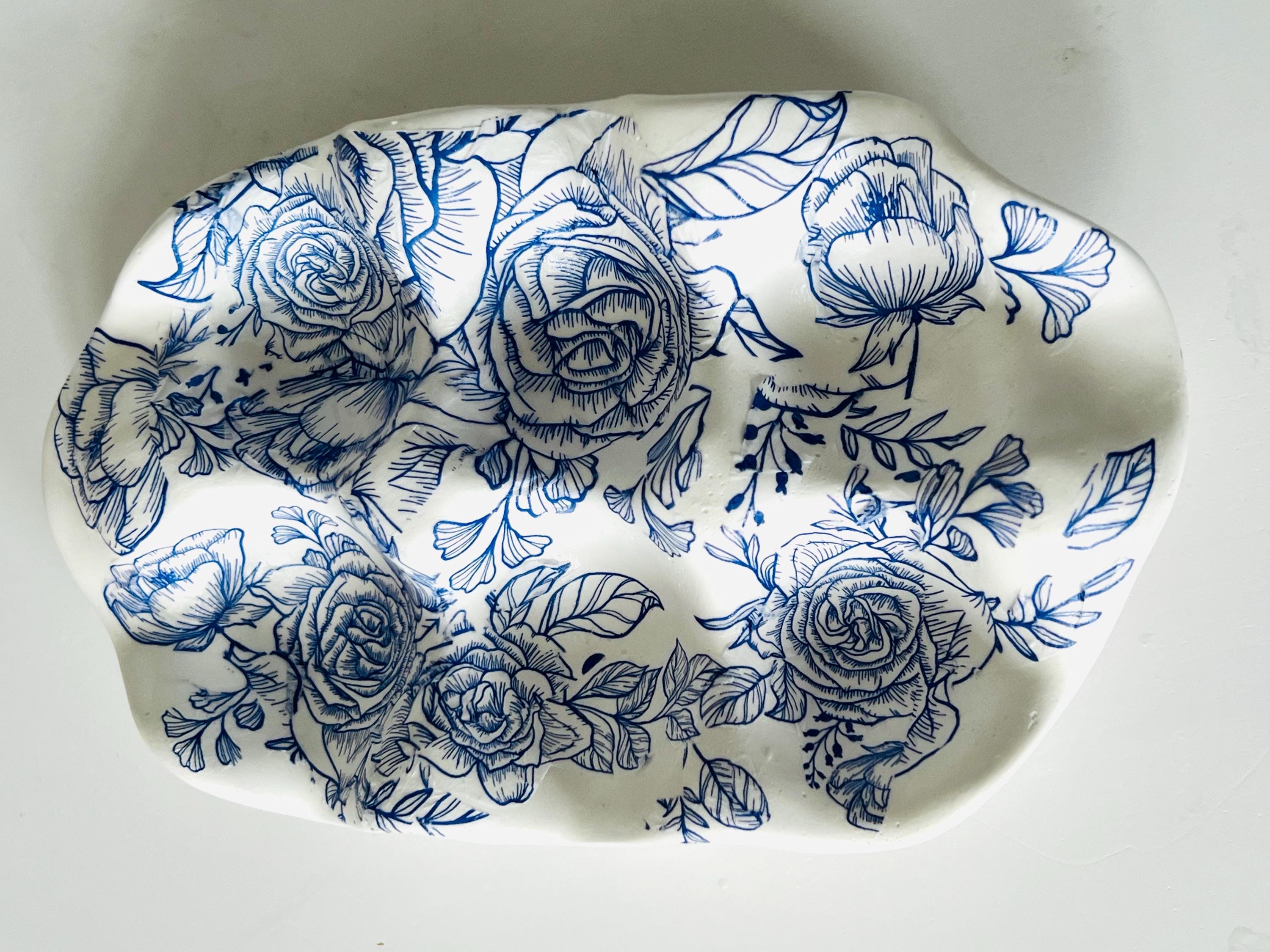 手の形 陶磁器トレイ 花柄 手作りの豪華な花柄の卵トレイ：ヴィンテージブルーの装飾皿 - Etsy 日本