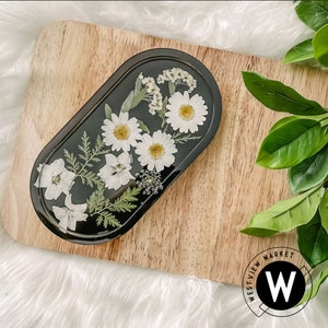 White and Black Flower Resin Tray