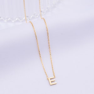 Collier initial, collier de lettres, collier dor, collier de nom personnalisé, cadeaux de femme, cadeaux pour maman, cadeau de maman, cadeau danniversaire pour elle image 2