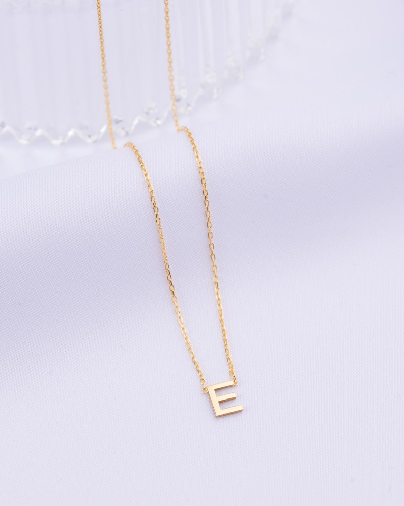 Collier initial, collier de lettres, collier dor, collier de nom personnalisé, cadeaux de femme, cadeaux pour maman, cadeau de maman, cadeau danniversaire pour elle image 2