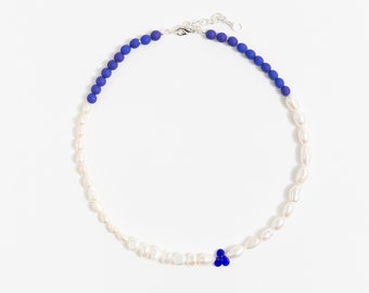 The blue one pearl necklace