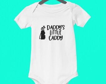 Haz que papá se sienta orgulloso con este mono de golf Little Caddy - Unique Baby Apparel