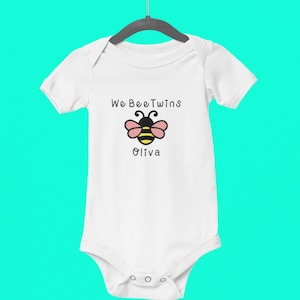 We Bee Twins Passende Baby Bodysuits - süßes Bienen-Thema für Zwillingsbabys