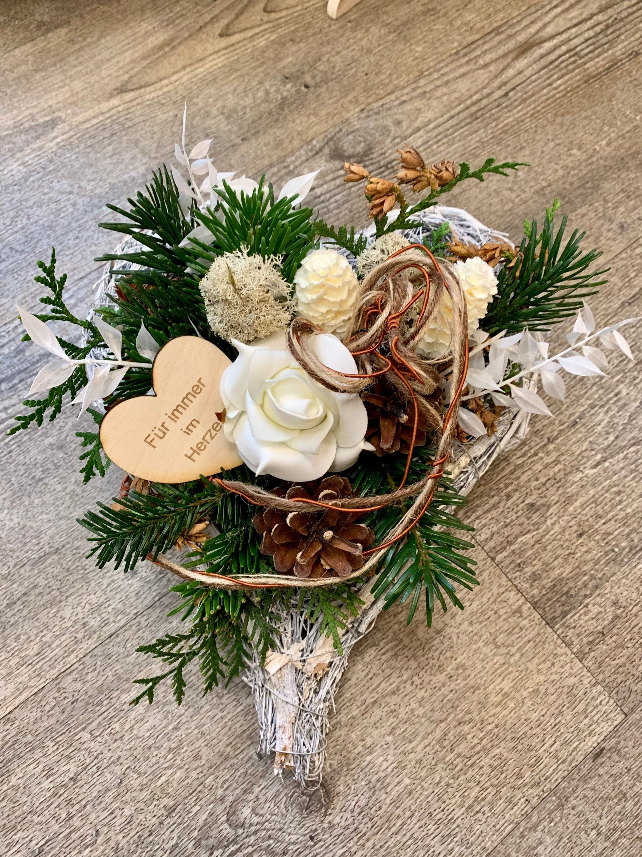 Grabschmuck | Grabgesteck mit frischer Tanne | Herz | Totensonntag | Allerheiligen