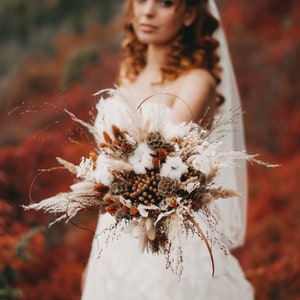 Buquê de noiva feito de flores secas | Decoração de casamento