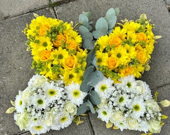 Schmetterling | Frische Blumen | Trauerschmuck | Trauergesteck | Eukalyptus | Rosen | personalisiert | Beerdigung