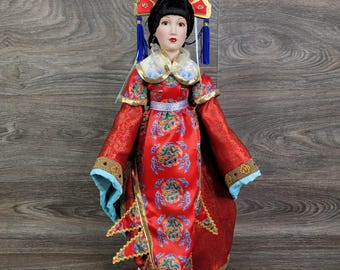 Muñeca de porcelana MBI 1989, geisha asiática, de 45 cm de alto, con kimono coleccionable y base.