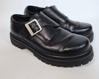 Vintage Y2K Skechers herenschoenen maat 7 met dikke profielzool, monk strap, zwart.