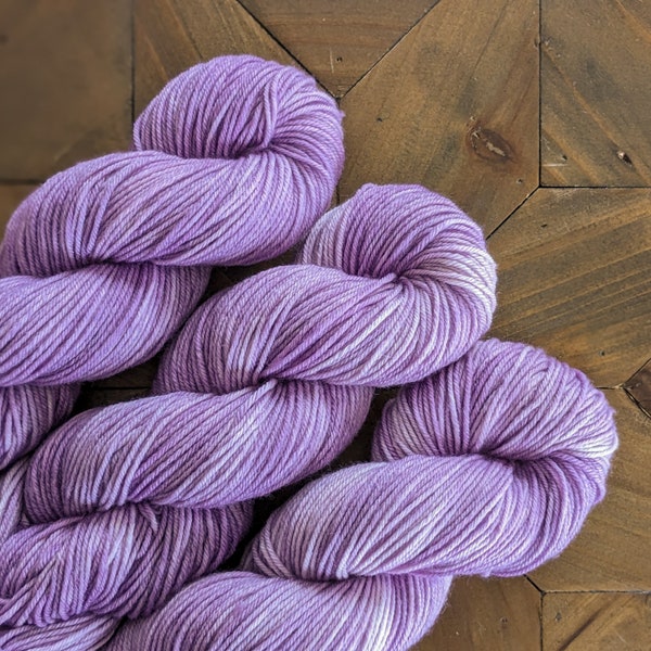 Merino DK Yarn in Lavender Breeze, Hand Dyed Yarn, Superwash DK Weight Yarn, Superwash Merino Yarn, DK Sock Yarn, Sweater Yarn, Merino Wool