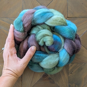Corriedale Combed Top in Mystic Forest, Corriedale Wool, Corriedale Roving, Fiber for Spinning, Hand Dyed Fiber, Spinning Fiber, Wool Roving