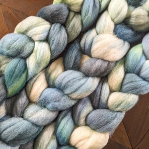 Corriedale Combed Top in Waves, Corriedale Wool, Corriedale Roving, Fiber for Spinning, Hand Dyed Fiber, Spinning Fiber, Wool Roving