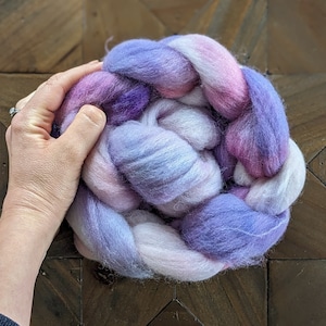 Corriedale Combed Top in Lavender Breeze, Corriedale Wool, Corriedale Roving, Fiber for Spinning, Hand Dyed Fiber, Hand Dyed Wool, Spinning
