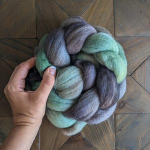 Corriedale Combed Top in Tornado Weather, Corriedale Wool, Corriedale Roving, Fiber for Spinning, Hand Dyed Fiber, Spinning Fiber, Wool Rovi