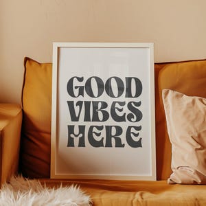 Buenas vibras aquí Impresión Impresiones geniales Arte de pared genial Impresiones neutrales Arte de pared neutral Impresiones divertidas Arte de pared divertido Decoración de pared divertida Impresiones con citas Arte de pared