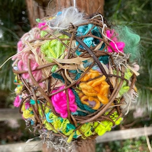 Spring Colors Yarny Nesting Ball for Birds Wool Grapevine Bird Watching Natural Foraging Gathering Yarn String Twine Backyard Birding