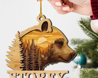 Adorno de madera con capas de oso personalizado, adorno navideño de montaña con oso personalizado, decoración navideña con oso para el hogar, adorno de montaña, regalos de Navidad