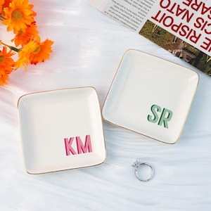 Porte-bague initiale personnalisé, porte-objet lettre personnalisé, porte-bijoux, cadeau de mariage de demoiselle d'honneur, cadeau d'anniversaire pour meilleure amie, anniversaire