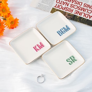 Plato para anillos con iniciales personalizado, plato para baratijas con letras personalizadas, plato para joyas, regalo de dama de honor para bodas, regalo de cumpleaños para la mejor amiga, aniversario