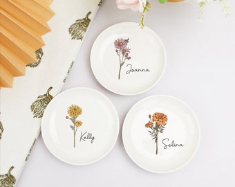 Personalized Birth Flower Ring Dish,Perfect Bridesmaid or Best Friend Gift,Wedding Ring Dish,Custom Jewelry Dish,Birthday Party,Gift for Mom