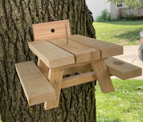 Mangeoire Écureuils Picnic Table Avec Parapluie Rouge – Table En Bois + Support Épi De Maïs, Jardin Décoration Animaux Sauvages