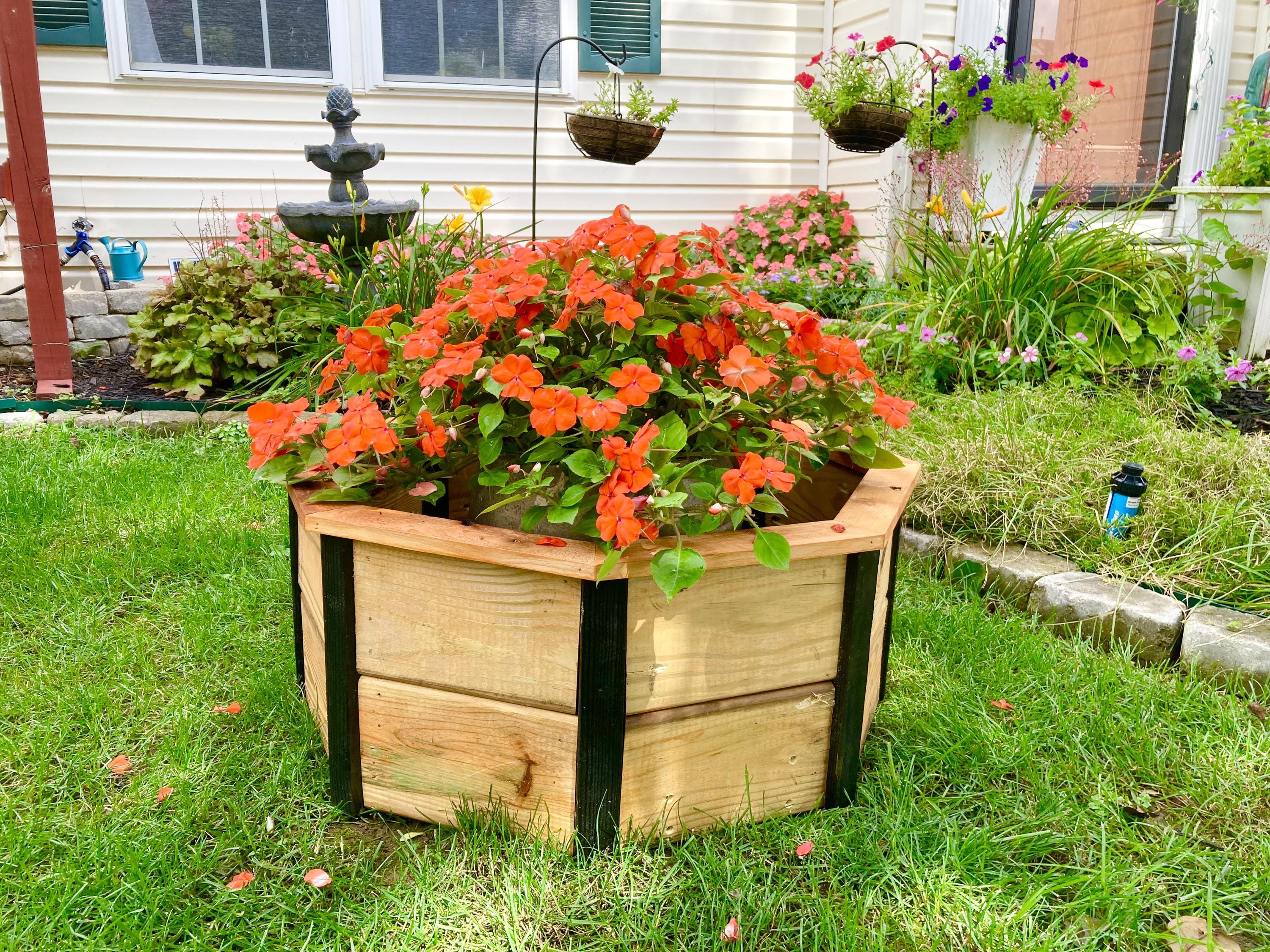 Octagon Eight-sided Garden Planter Plans / Raised Planter Box Plans