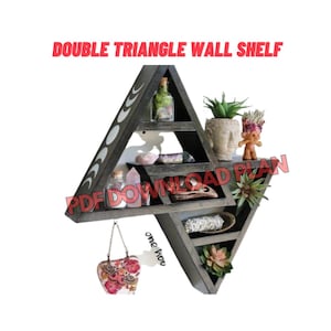 Könnte beinhalten: Ein schwarzes, doppeltes Dreiecks-Wandregal aus Holz mit fünf Ablagen. Das Regal ist mit Kristallen, Pflanzen und anderen Dekorationsartikeln verziert. Der Text "PDF DOWNLOAD PLAN" ist über das Bild gelegt.