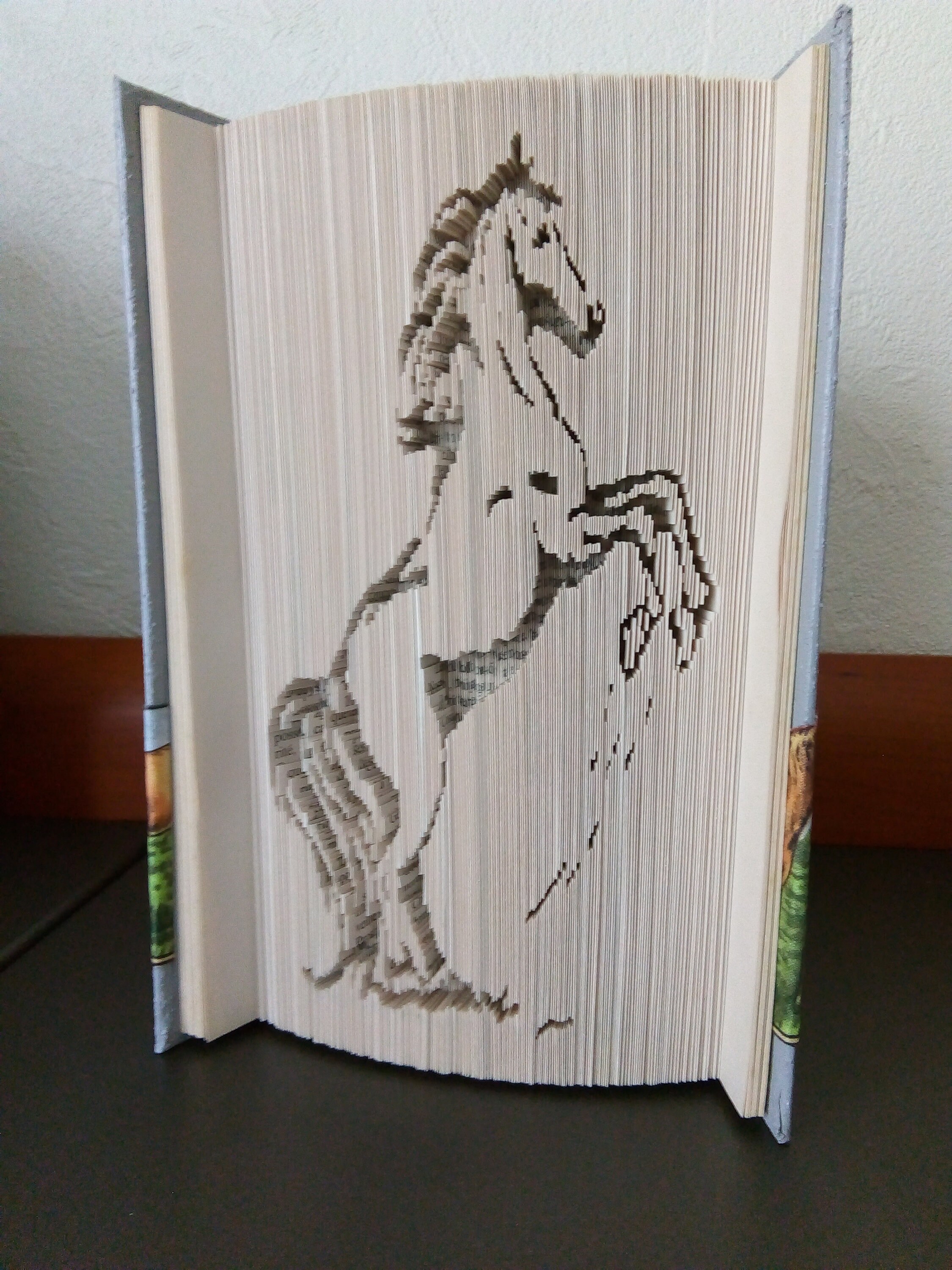 Sculpture Livre Plié Cheval Cabrant
