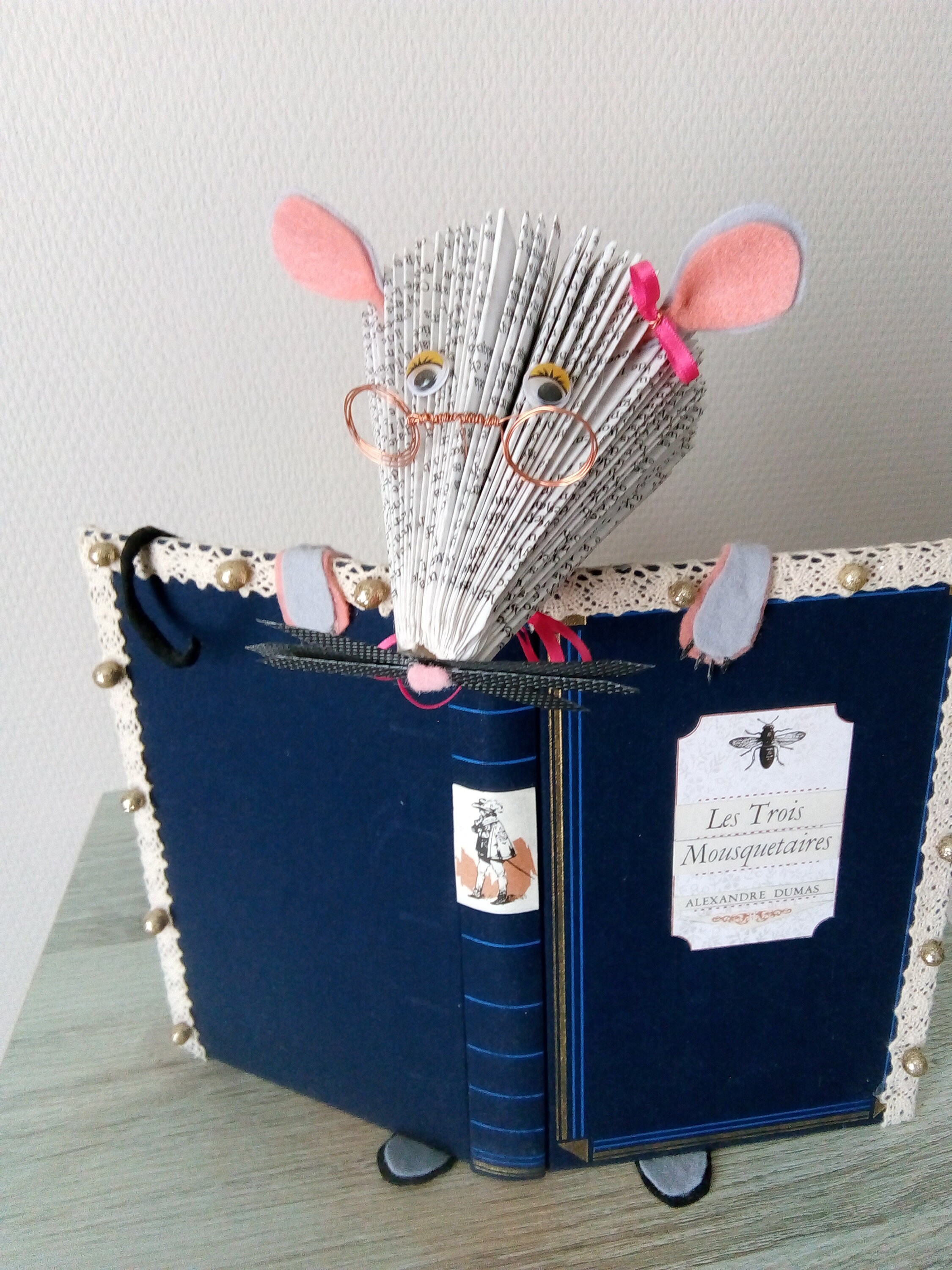 Sculpture Livre Plié Souris Savante