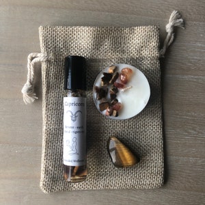 Capricorn Zodiac Crystal Gift | Wellbeing Ritual Self Care | Astrology Star Sign | Essential Oil Roller
