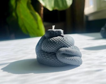 Świeca Czarny Wąż | Rzeźbiarska dekoracja z organicznego wosku pszczelego | Świeca ochronna
