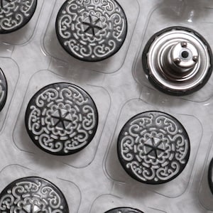 17 mm metalen jeanknopen (10 sets), niet-gestikt, zwart-witpatroonknoop, jeansspijkers, klinknagelknopen, jasje, jas, sluitingen en sluitingen