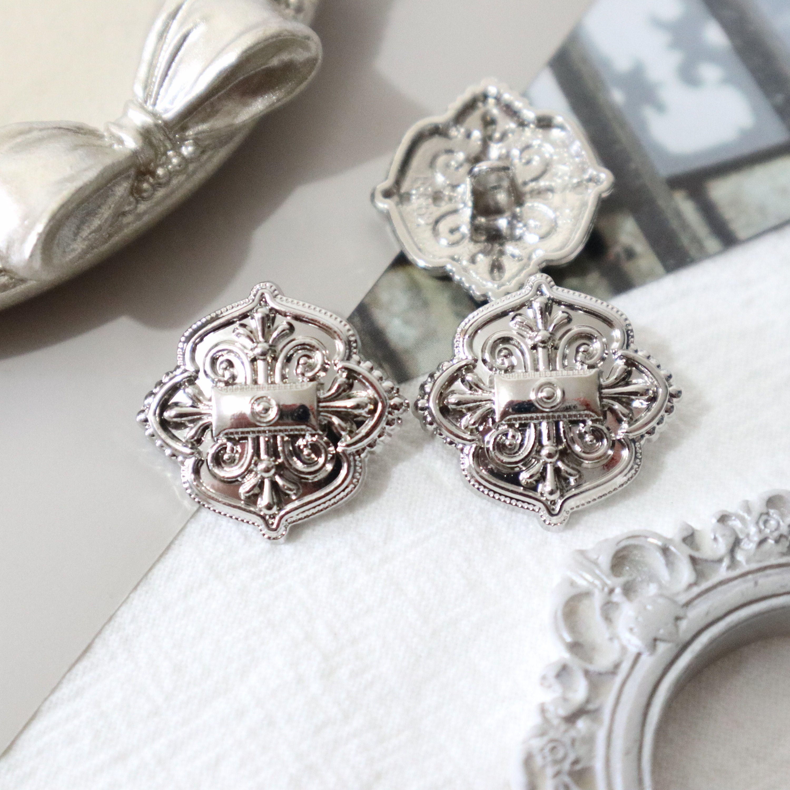 Worn to Love / Brooches Calista Brooch in Silver