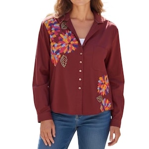 Camisa con botones y bordado floral de Maeve by Anthropologie imagen 1