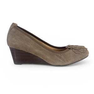 Vionic Hayes Wedges Size 8.5