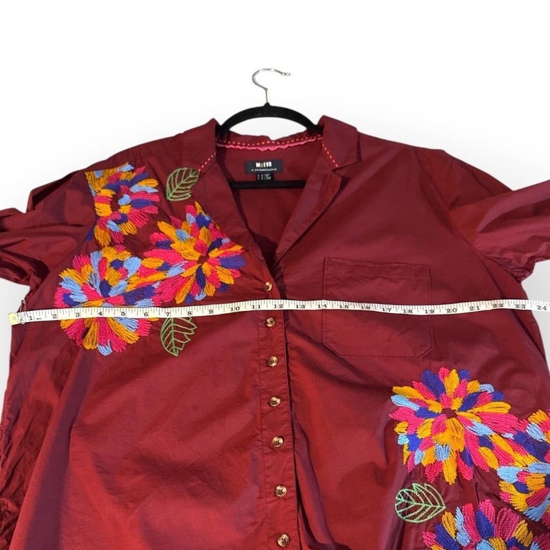 Camisa con botones y bordado floral de Maeve by Anthropologie imagen 4
