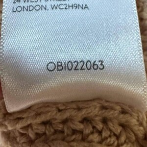 Suéter extragrande con cuello en V y canalé de Urban Outfitters, talla grande imagen 10