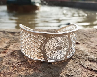Handmade 14K Gold Filigree Bracelet, Unique Hexagon Design
