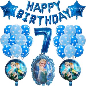 Puede incluir: Globos azules y blancos con lunares, un gran globo azul n&uacute;mero 7, una pancarta azul de "Feliz cumplea&ntilde;os" y dos globos de aluminio azules con im&aacute;genes de Elsa y Anna de la pel&iacute;cula Frozen. Los globos son perfectos para una fiesta de cumplea&ntilde;os de 7 a&ntilde;os.