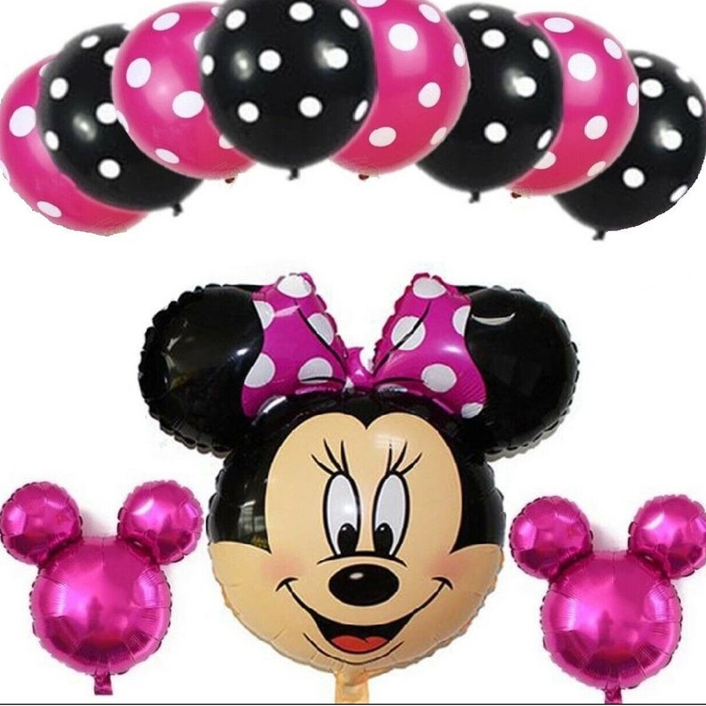 Pu&ograve; includere: Un set di palloncini a pois rosa e neri con un grande palloncino di Minnie Mouse in alluminio e due palloncini pi&ugrave; piccoli a forma di orecchie di Minnie Mouse.