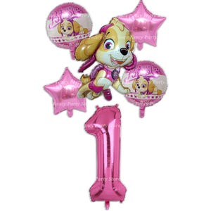 K&ouml;nnte beinhalten: Rosa und wei&szlig;e Folienballons mit einem Cartoon-Bild eines Hundes in einer rosa Uniform und den Worten "PAW Patrol". Die Ballons beinhalten eine Nummer eins, zwei Sterne und zwei runde Ballons.