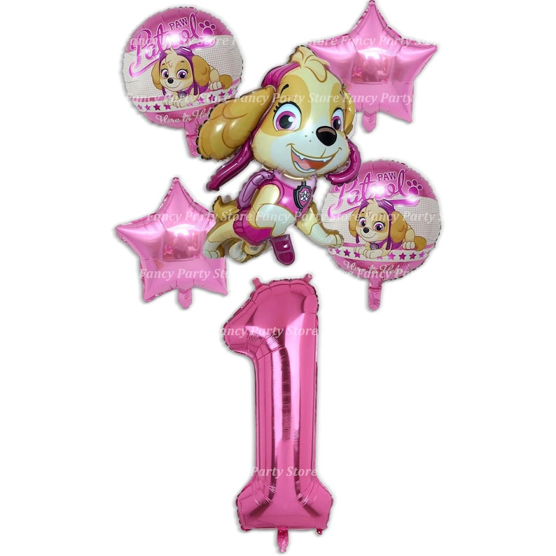 K&ouml;nnte beinhalten: Rosa und wei&szlig;e Folienballons mit einem Cartoon-Bild eines Hundes in einer rosa Uniform und den Worten "PAW Patrol". Die Ballons beinhalten eine Nummer eins, zwei Sterne und zwei runde Ballons.
