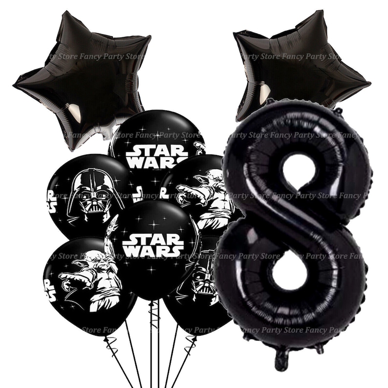 Puede incluir: Un conjunto de globos negros con tem&aacute;tica de Star Wars, incluyendo globos en forma de estrella y el n&uacute;mero 8. Los globos redondos muestran a Darth Vader, Yoda y el logo de Star Wars en blanco. Ideal para una fiesta de cumplea&ntilde;os.